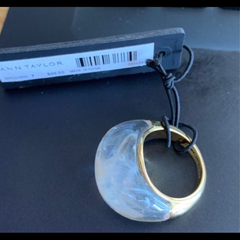 Brand new size 7 crystal ring